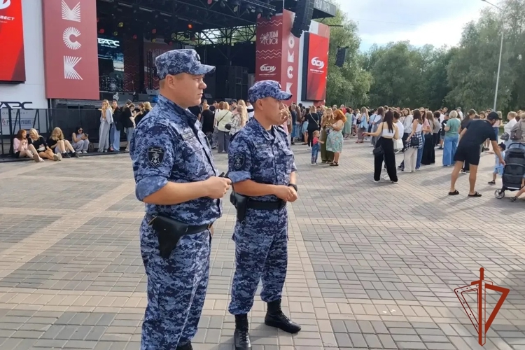 Росгвардейцы обеспечили правопорядок на фестивале  «Лето. Вокруг света. Культурный код под открытым небом» в Омске 