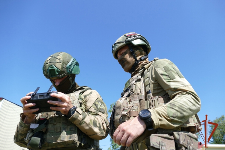 Cотрудники ОМОН "Штурм" Росгвардии отработали навыки пилотирования БПЛА в Омске