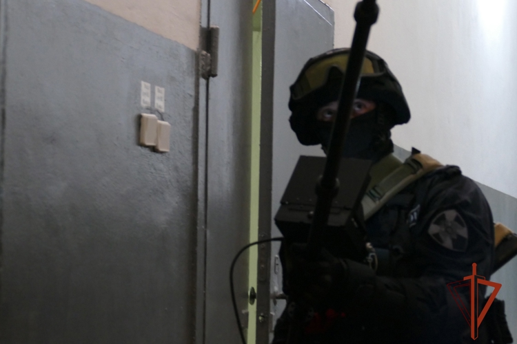 Учебно-тренировочное занятие со спецназом Росгвардии прошло в Омске