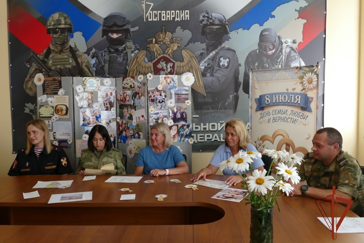 В Управлении Росгвардии по Омской области провели мероприятие, посвященное Дню семьи, любви и верности