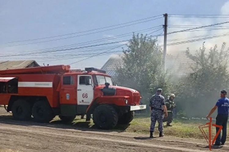 В Омской области экипаж Росгвардии помог ликвидировать пожар в жилом доме