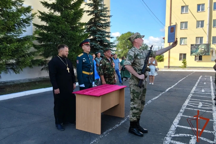 В Омске более 60 новобранцев Росгвардии приняли Военную присягу