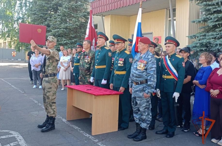 В Омске более 60 новобранцев Росгвардии приняли Военную присягу