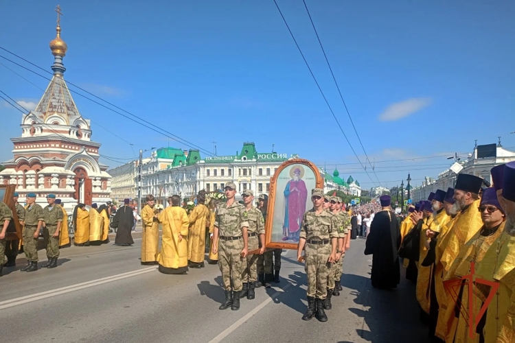 Росгвардейцы приняли участие в крестном ходе в День крещения Руси в Омске