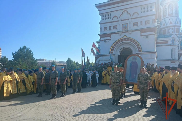 Росгвардейцы приняли участие в крестном ходе в День крещения Руси в Омске