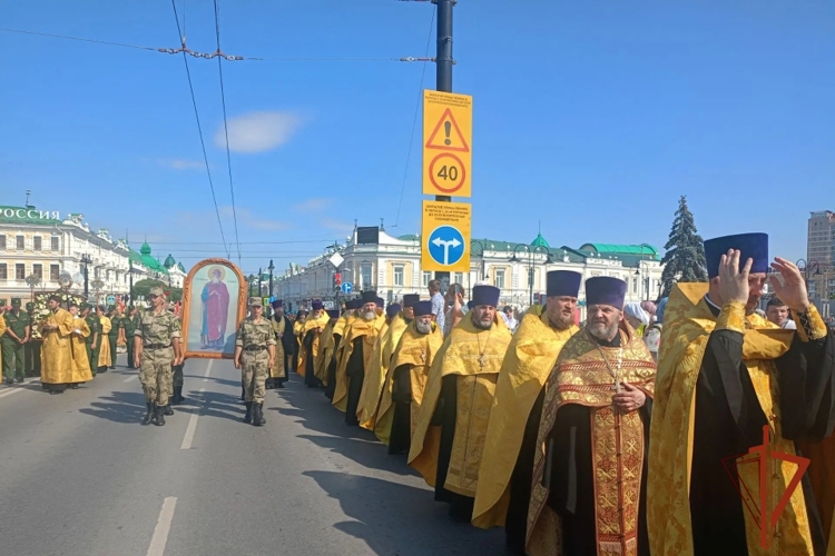 Росгвардейцы приняли участие в крестном ходе в День крещения Руси в Омске