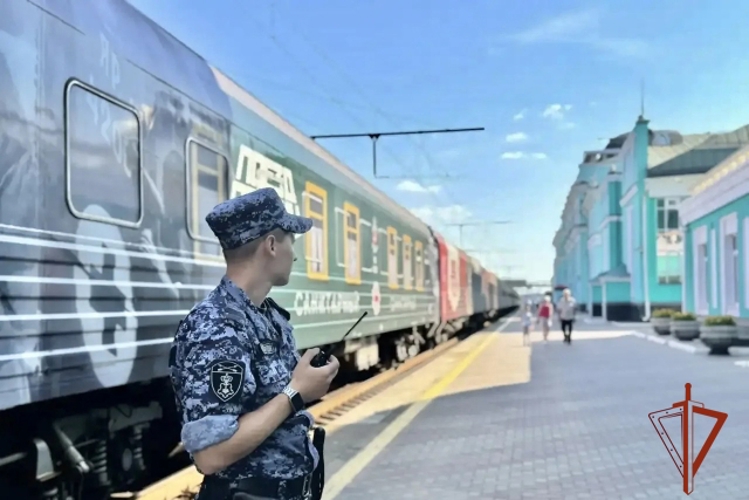 Росгвардия обеспечила безопасность уникального передвижного музея «Поезд Победы» в Омске