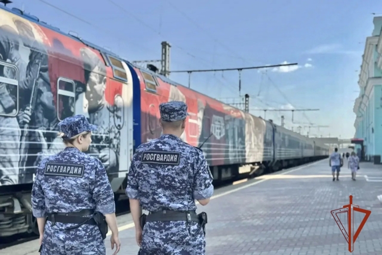 Росгвардия обеспечила безопасность уникального передвижного музея «Поезд Победы» в Омске