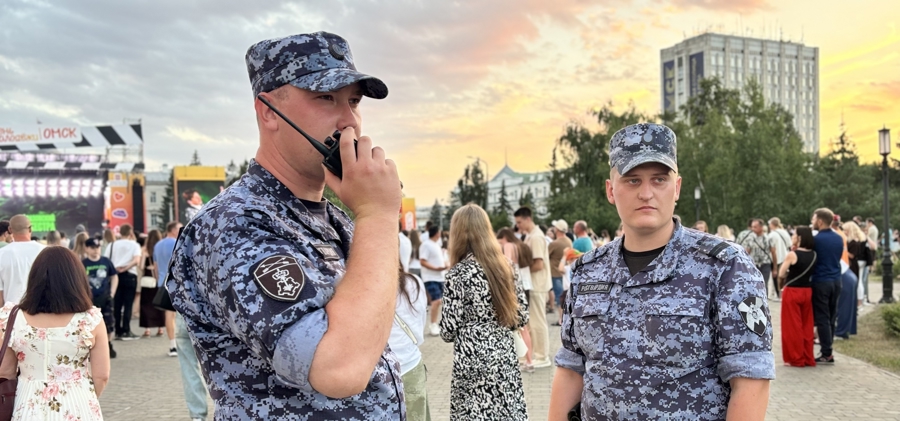 Сотрудники Росгвардии обеспечили правопорядок на Дне молодежи и выпускных вечерах в Омской области 