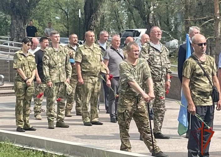Память ветеранов боевых действий почтили росгвардейцы в Омске
