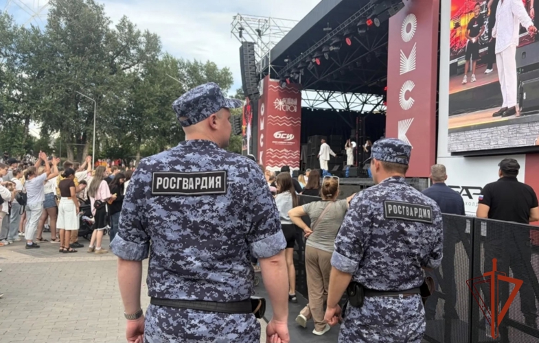 Росгвардейцы обеспечили правопорядок на фестивале  «Лето. Вокруг света. Культурный код под открытым небом» в Омске 