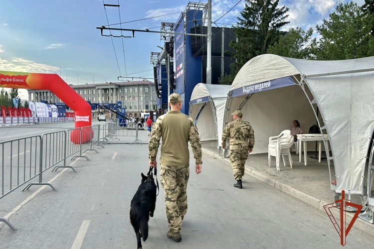 Сотрудники Росгвардии обеспечили правопорядок во время проведения праздничных мероприятий, посвященных Дню города Омска и Омской области 