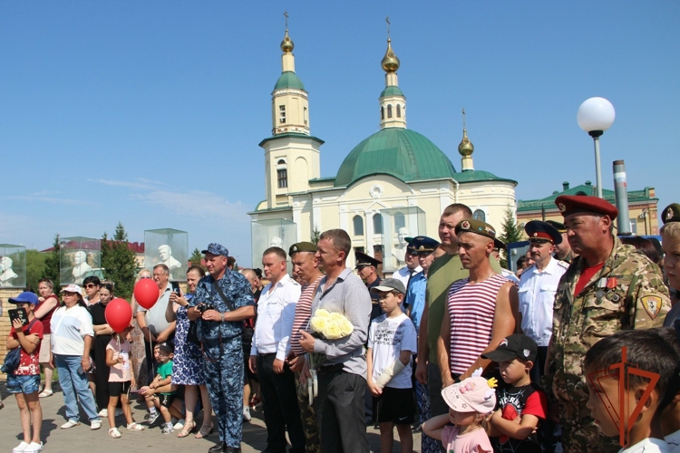 Росгвардейцы приняли участие в открытии памятника воинам внутренних войск в Омской области 