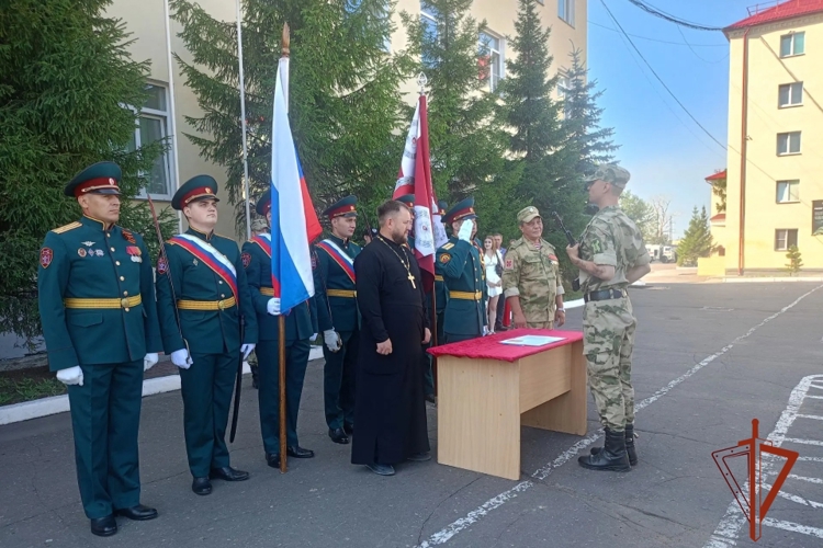 Военнослужащие Росгвардии по призыву приняли присягу в Омске