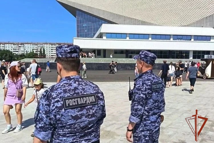 Росгвардия обеспечила правопорядок на открытии сквера «Сердце Омска»