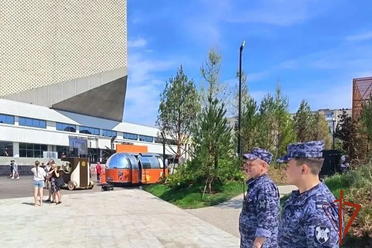 Росгвардия обеспечила правопорядок на открытии сквера «Сердце Омска»