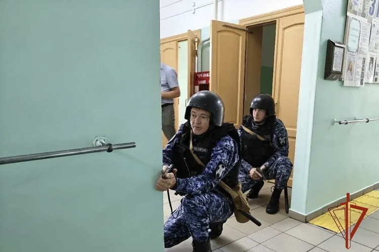 Росгвардейцы приняли участие во всероссийских учениях в образовательных учреждениях Омской области