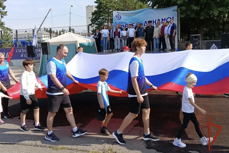Росгвардейцы и члены их семей приняли участие в празднике Динамо «Папа, мама, я – спортивная семья» в Омске