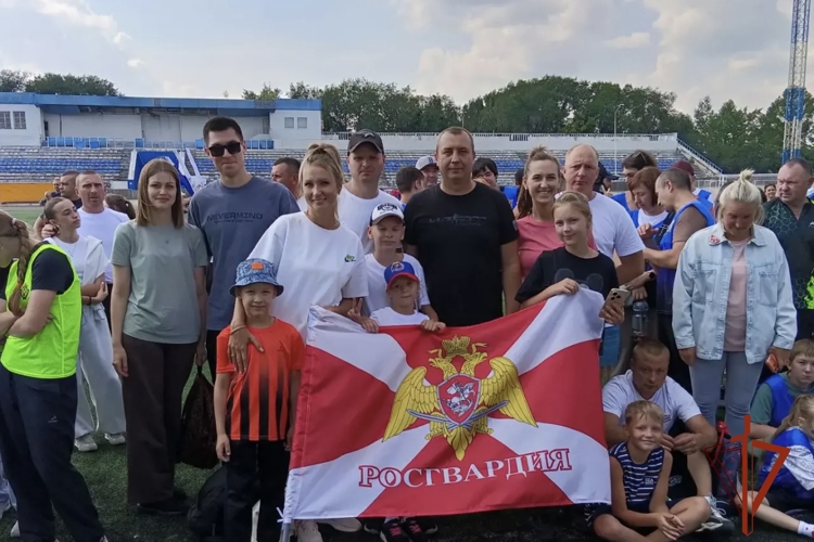 Росгвардейцы и члены их семей приняли участие в празднике Динамо «Папа, мама, я – спортивная семья» в Омске