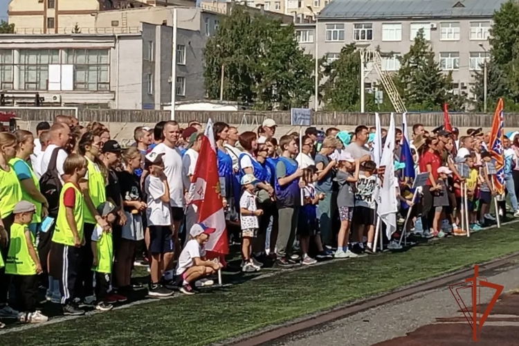 Росгвардейцы и члены их семей приняли участие в празднике Динамо «Папа, мама, я – спортивная семья» в Омске