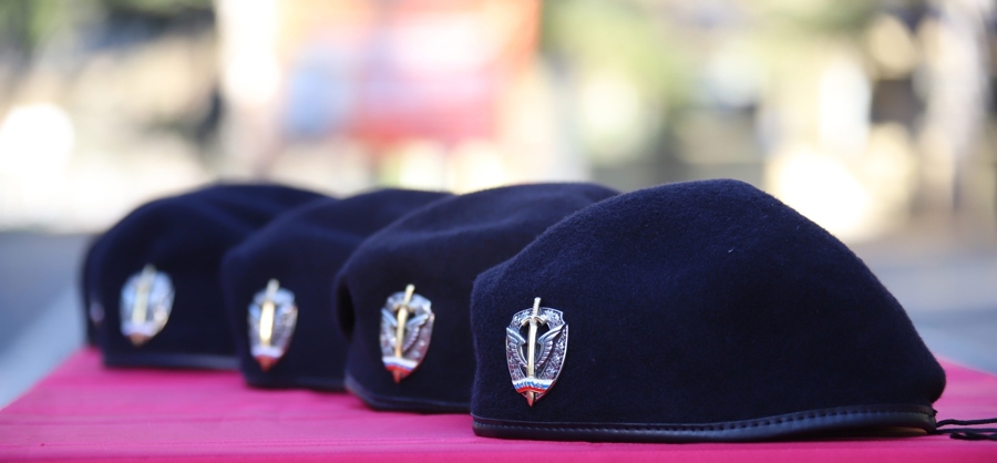 Офицер омского СОБР Росгвардии удостоен права ношения геральдического знака отличия полицейского спецназа 1 степени