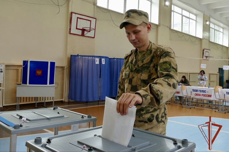 В Омской области военнослужащие и сотрудники Росгвардии участвуют в выборах депутатов Государственной Думы