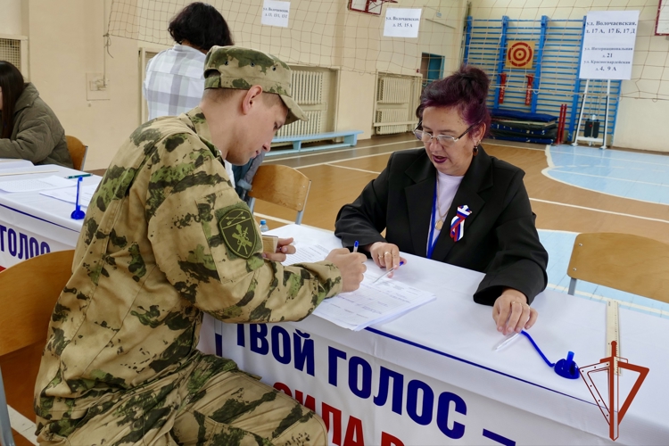 В Омской области военнослужащие и сотрудники Росгвардии участвуют в выборах депутатов Государственной Думы