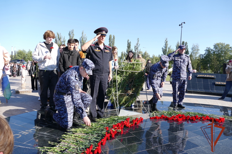 В Омске в День солидарности в борьбе с терроризмом росгвардейцы приняли участие в памятном мероприятии