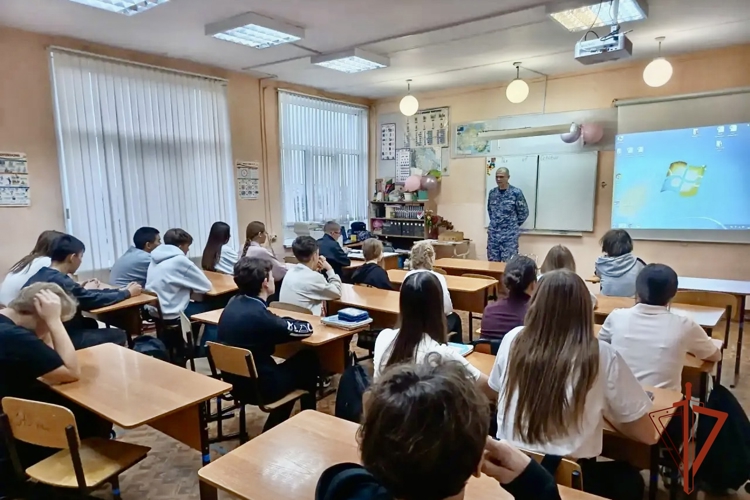 Росгвардейцы провели уроки мужества для школьников и студентов в Омской области 