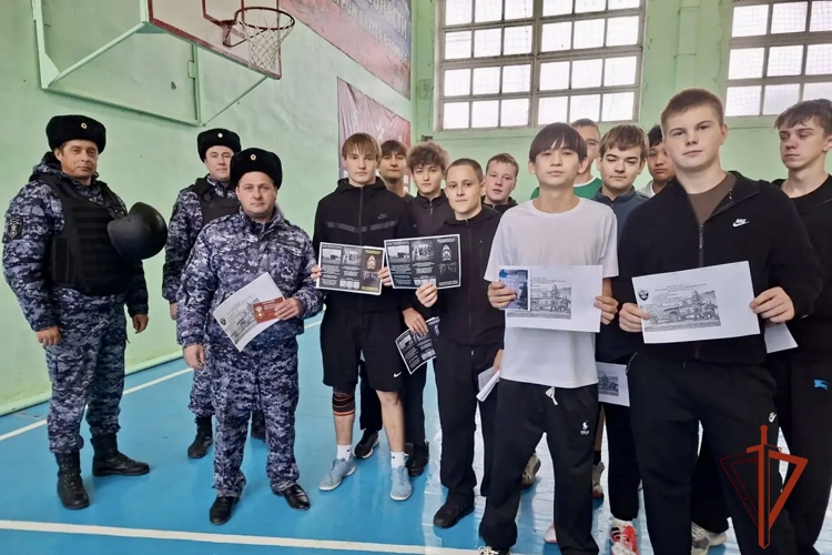 Росгвардейцы провели уроки мужества для школьников и студентов в Омской области 
