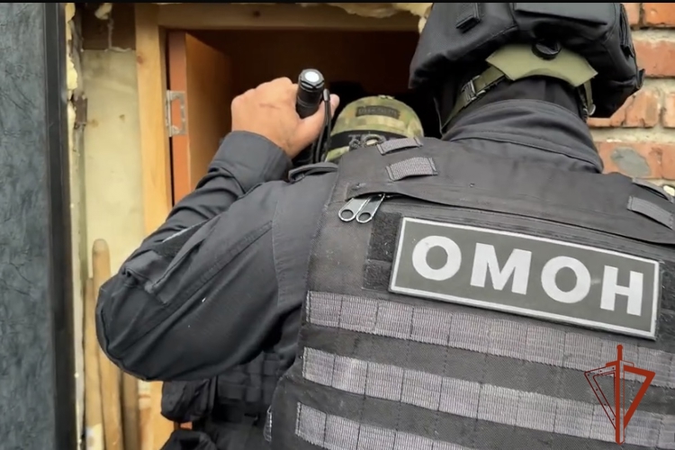 Сотрудники ОМОН Росгвардии оказали силовую поддержку полиции в пресечении незаконной миграции в Омске