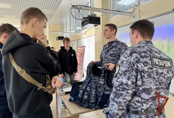 Росгвардейцы провели профориентационные встречи со студентами Омской области